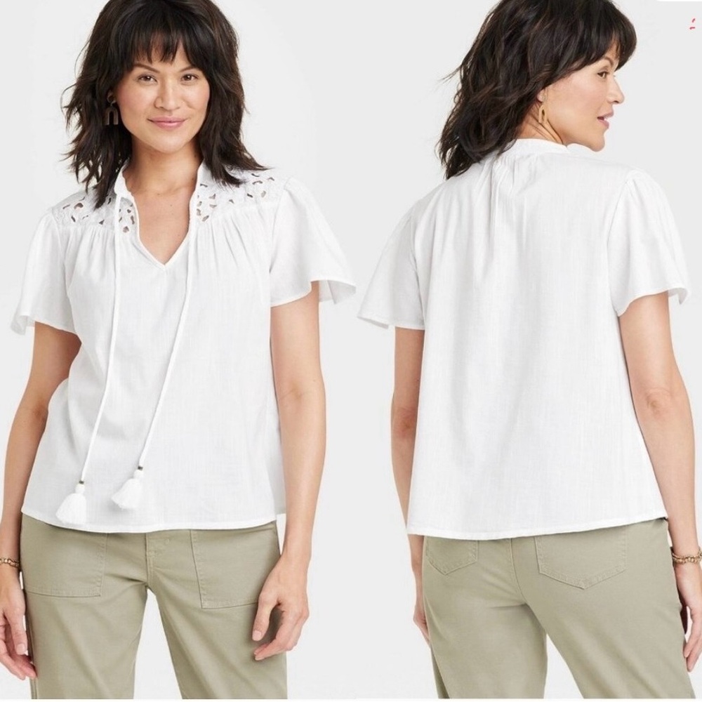Women Short Sleeve V Neck Woven Eyelet Top Knox Rose White Top